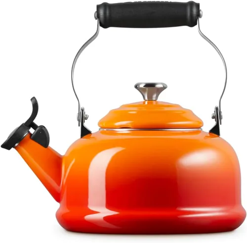 Vista 3 de Le Creuset Hervidor de té silbante esmaltado en acero con acabados metálicos, 1.7 cuartos de galón., Llama