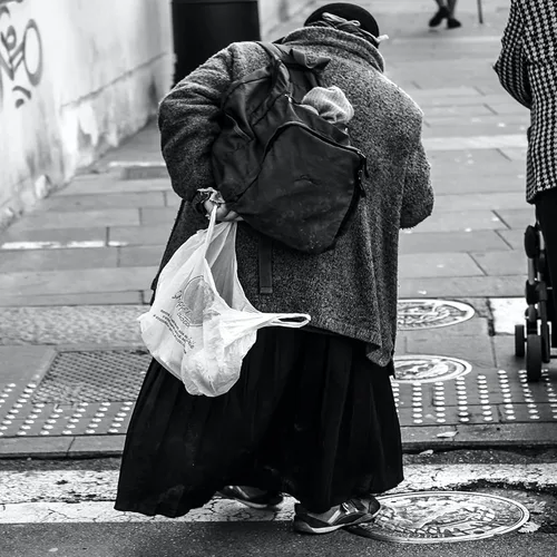Vista 5 de Paquete de 12 suministros para el cuidado de las personas sin hogar, kit de cuidado de invierno a granel, kit de higiene de invierno para personas