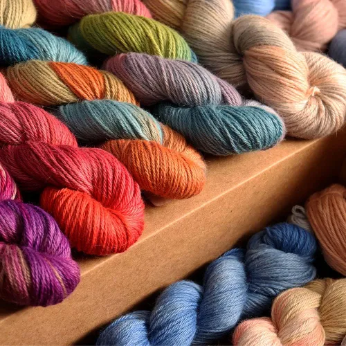 Vista 87 de Juego de 6 madejas de 100% lana de alpaca bebé (10.58 oz) de peso DK, fabricadas en Perú, celestial suave y perfecto para tejer y hacer ganchillo