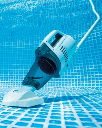 Vista 2 de Intex ZR200 - Aspirador inalámbrico recargable para piscina y spa con mango telescópico y 2 cabezales de cepillo intercambiables