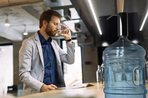 Vista 7 de Dispensador de Bomba para Botella de Agua, MagicPro Dispensador de Agua Eléctrico Automático de 5 Galones Portátil con Carga USB, Compatible