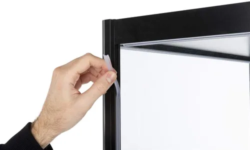Vista 6 de Displays2go Vitrinas de 2 pies de ancho con iluminación de esquina - Negro (DCKDMT24B)