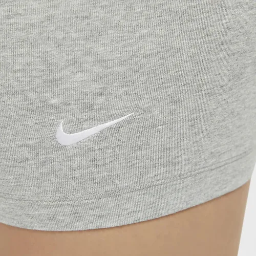 Vista 5 de Nike Sportswear Essential - Pantalones cortos de ciclismo de tiro medio para mujer (talla grande), 1X - 3X
