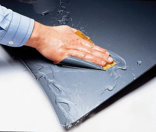 Vista 2 de 3M Wetordry Hoja Abrasiva, 02625, 2500, resistente, 5 1/2 in x 9 in, 50 hojas por caja