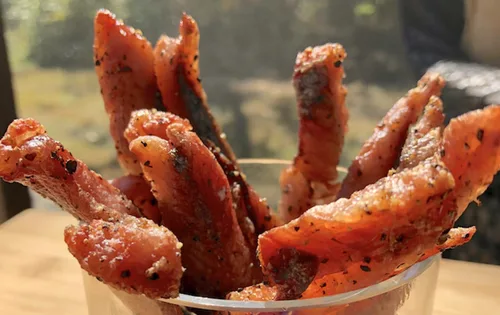 Vista 4 de Hi Mountain Kit de curación y condimento de cecina - Mezcla de pimienta y ajo agrietada