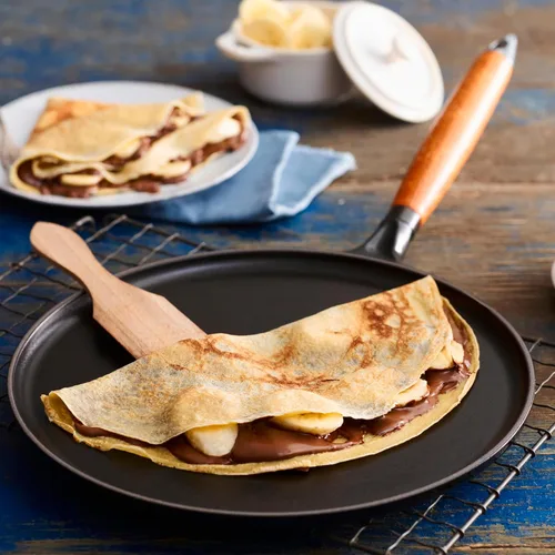 Vista 5 de Staub Sartén para crepas de hierro fundido de 11 pulgadas con esparcidor y espátula, color negro mate