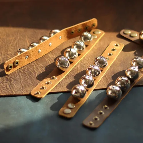 Vista 7 de Jingle Bells, campanas de muñeca de cuero vintage, campanas de Navidad, instrumentos de percusión para aprendizaje de ritmo musical y actuación