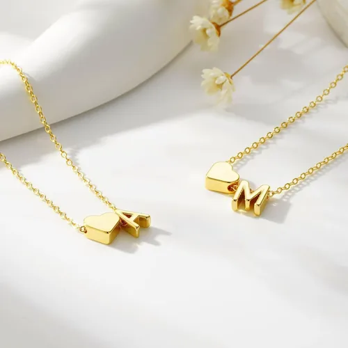Vista 5 de M MOOHAM Pulseras de oro con inicial de corazón para mujer, pulseras con dije de letra A-Z de corazón dorado en capas para mujer, pulseras
