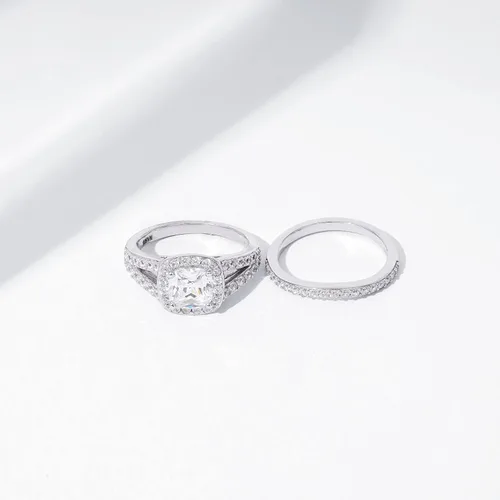 Vista 4 de Yaxa Essentials Anillo de plata de ley chapado en platino con circonita cúbica Infinite Elements (anteriormente colección Yaxa)