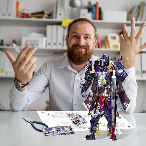 Vista 2 de Piececool Rompecabezas de metal 3D, kits de modelo Mecha, modelo de figura Titán, kits de bloques de construcción para adultos, rompecabezas 3D