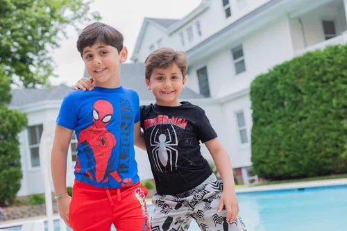 Vista 7 de Marvel Spider-Man - Paquete de 4 camisetas sin botones para niños pequeños a grandes