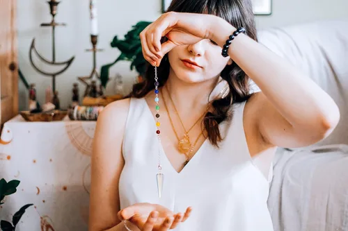 Vista 2 de CrystaTears - Péndulo de cristal curativo de ópalo sintético para adivinación, chakra hexagonal natural, piedra de cuarzo, péndulo para radiestesia