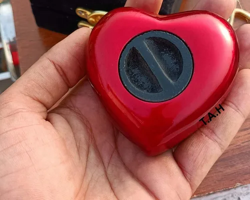 Vista 3 de Red Heart - Urna de cremación prémium para cenizas con soporte de latón, el mejor regalo para tu amor