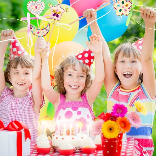 Vista 5 de Chinco El kit de 18 varitas de hadas de princesa incluye varitas de madera de hadas, calcomanías de gemas, cintas de madera sin terminar