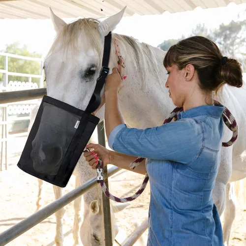 Vista 2 de Bolsa de alimentación para caballos, bolsa de malla de mejillón para caballos con correa ajustable, cómoda almohadilla para cuello y nariz, parte