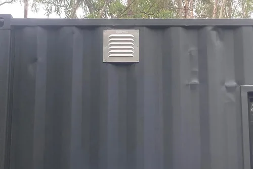 Vista 2 de BIG AIR 30 Ventilación de contenedores con pantalla - Ventilación de pared a dos aguas con rejilla para condensación y flujo de aire Se adapta a