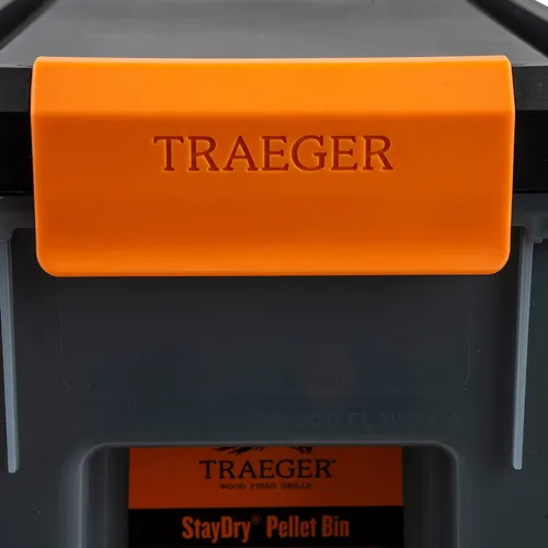 Vista 8 de Traeger Grills BAC637 Envase de almacenamiento de pellets Stay Dry con tapa de cierre, contenedor de pellets de madera con capacidad de 22lb