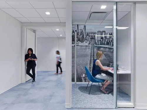 Vista 3 de ProFlex - Base de pared de vinilo blanco de 2-1/2 pulgadas x 20 pies, parte trasera adhesiva para despegar y pegar, ribete de vinilo autoadhesivo