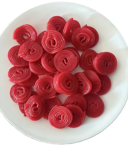 Vista 3 de Ruedas gourmet de regaliz de fresa roja – 1 libra de dulce de regaliz masticable fresco y delicioso