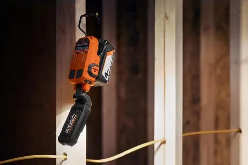Vista 5 de RIDGID Luz de tarea magnética inalámbrica resistente de 18 V (solo herramienta)