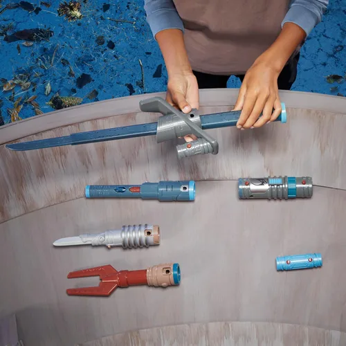 Vista 10 de STAR WARS Set de forja de sables de luz Ultimate Mandalorian Masterworks, sable de luz electrónico oficialmente licenciado, juguetes para niños