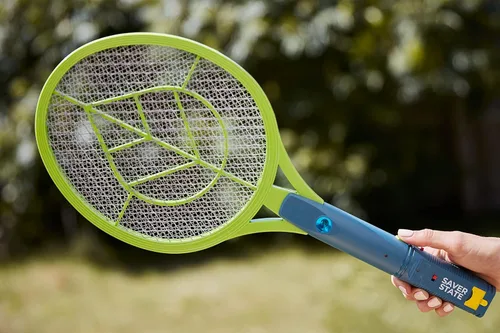 Vista 2 de SWAT IT! Bug Zapper - Raqueta recargable para matar insectos, 4000 voltios, cable de carga USB, paquete de 2 (mediano)