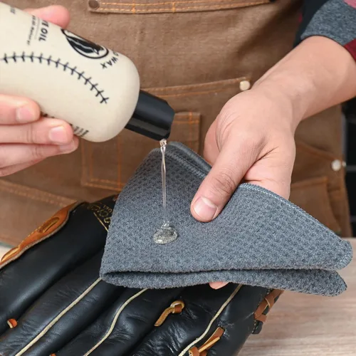 Vista 3 de Baseball Glove Conditioner Kits - Clean, Condition, and Maintain Your Baseball Glove with one of Our 3 Maintenance Kits - Protect Your Mitts