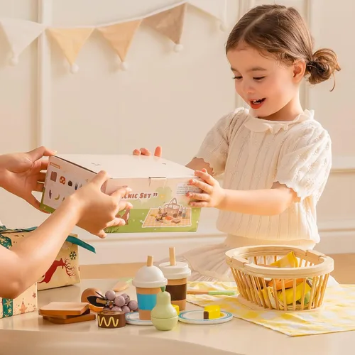 Vista 8 de ROBOTIME Juegos de alimentos de madera para cocina de niños, 14 piezas de juguetes de comida de simulación, cesta de picnic con frutas, postres