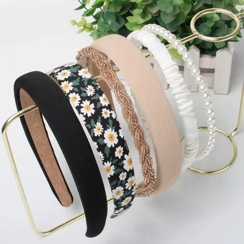 Vista 2 de Cuizhiyu Juego de 6 diademas de diferentes diseños para mujer, antideslizantes, color negro, blanco, sólido, banda para el pelo con perlas para niñas