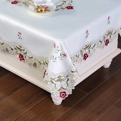 Vista 3 de Mantel bordado de damasco rosa camelia, rectangular, color blanco roto 42 x 60 pulgadas