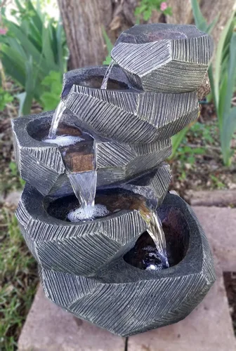 Vista 5 de Fuente de piedra cincelada de 5 niveles moderna con luces LED: característica de agua al aire libre intrigante para jardines y patios. Bomba