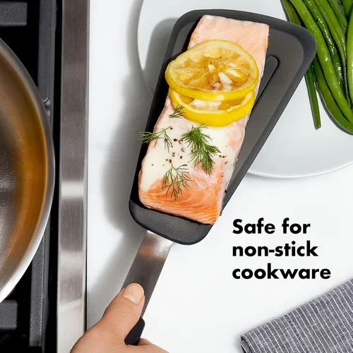 Vista 5 de OXO Good Grips - Volteador flexible de silicona para tortillas, color negro