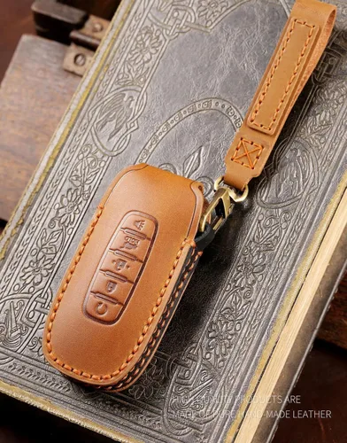 Vista 4 de ontto Funda de cuero para llave de automóvil de 5 botones para Nissan Pathfinder, Rouge Versa, accesorios 2023 2024, carcasa inteligente para llave