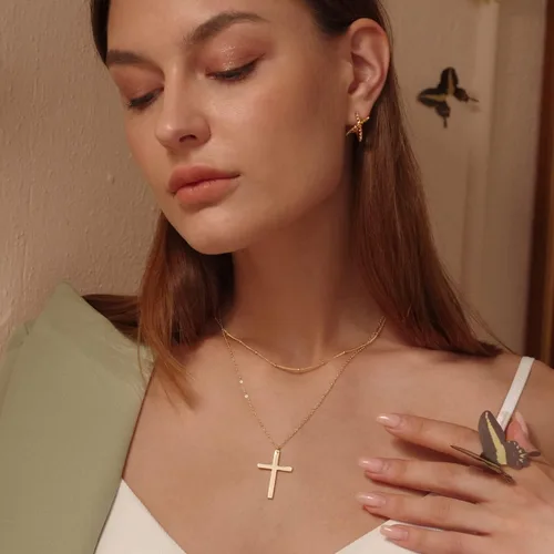 Vista 2 de Mevecco - Collar con dije en forma de corazón en niveles hecho a mano chapado en oro de 18 quilates delicado diseño de flecha collar largo