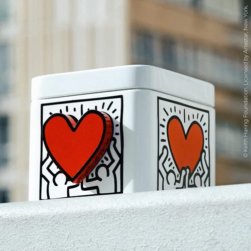 Vista 5 de Keith Haring Lovebox Regalo para amantes del arte Regalos para novio, novia, pareja