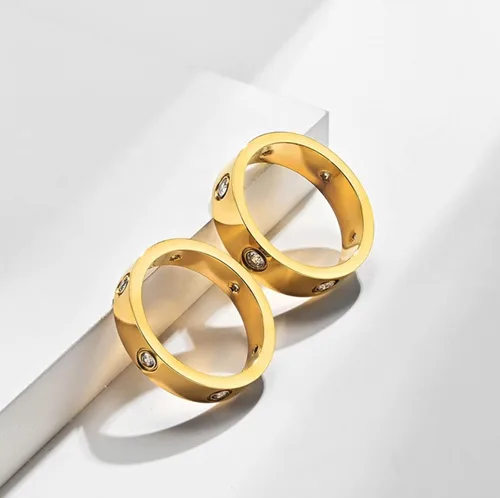 Vista 3 de YUWINICER Anillo de amistad chapado en oro de 18 quilates con circonita de acero inoxidable con número romano, anillo de promesa, anillo de boda