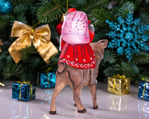 Vista 5 de Figura de Papá Noel tallada a mano de madera - Decoración pintada de Feliz Navidad y Año Nuevo - Talla de madera maciza - Hecho en Ucrania