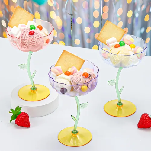 Vista 7 de 12 vasos de plástico azul acanalados cupé desmontables de 7 onzas, copas de cóctel de flores modernas onduladas de plástico, vasos de Martini