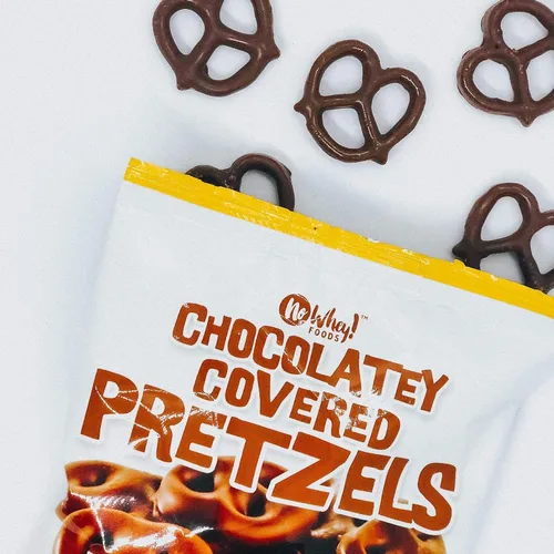 Vista 4 de Pretzels veganos sin gluten cubiertos de chocolate (paquete de 2) Sin lácteos, sin maní, sin nueces, sin soja, totalmente natural, sin sésamo