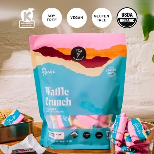 Vista 4 de Raaka Mini barras crujientes de chocolate Snacks gourmet de chocolate negro 61% cacao Orgánico, Kosher, vegano, sin gluten, sin soja, sin OMG