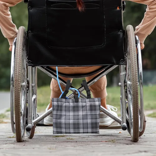 Vista 3 de Threlaco 2 fundas de lona para bolsas de drenaje de orina para sillas de ruedas, silla, cama debajo de la cesta con correas ajustables para bolsas