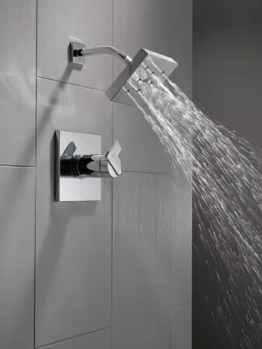 Vista 2 de Delta Faucet Ara 17 Series - Kit de molduras de ducha de doble función, cabezal de ducha H2Okinetic de un solo rociador, grifo de ducha cromado, kit