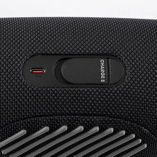 Vista 5 de JBL Altavoz Bluetooth inalámbrico Charge 5 (negro) Audio resistente al agua IP67 para exteriores con graves profundos y tiempo de reproducción