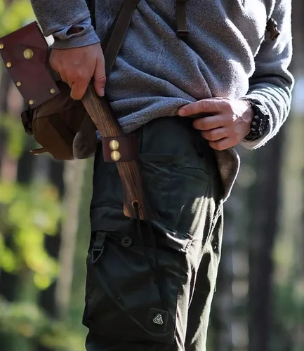 Vista 5 de Hacha de 13.5 pulgadas, hacha de campamento de acero al carbono 1055 y mango de haya, hacha de supervivencia con funda de cuero para división