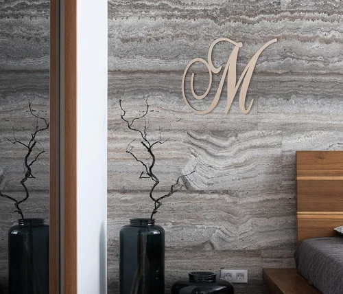 Vista 2 de Jess and Jessica Letras de madera Letra de madera cursiva M 12 pulgadas de largo x 1/4 pulgadas de grosor Decoración de pared de bricolaje