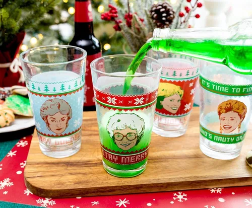 Vista 5 de Silver Buffalo The Golden Girls Holiday Sweater - Juego de 4 vasos de cerveza para licor, bebidas de pub, cada uno con capacidad para 16 onzas