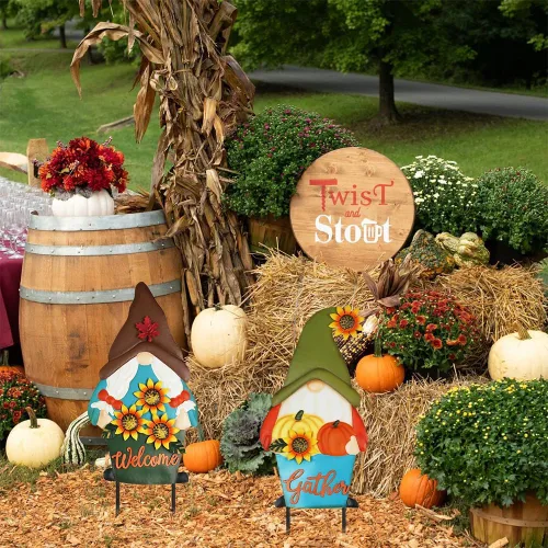 Vista 7 de PHITRIC Decoraciones de otoño para el hogar al aire libre, 2 estacas decorativas de gnomo de metal con calabazas de girasol para decoración