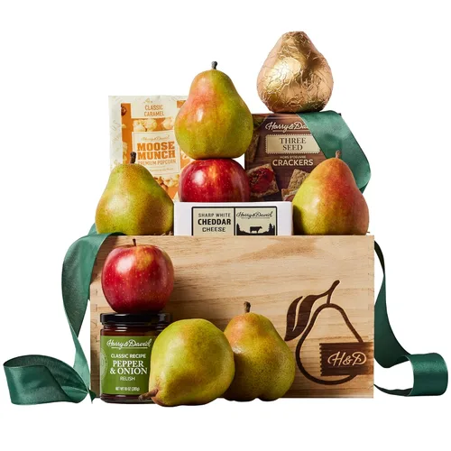 Vista 7 de Canasta de regalo de comida exclusiva de Harry & David, canasta de regalo de frutas y nueces con peras, queso cheddar blanco, nueces mixtas