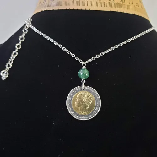 Vista 2 de CoinageArt - Collar de moneda italiana de 500 liras con piedras preciosas de ágata musgo en cadena de cable ajustable brillante - Collar