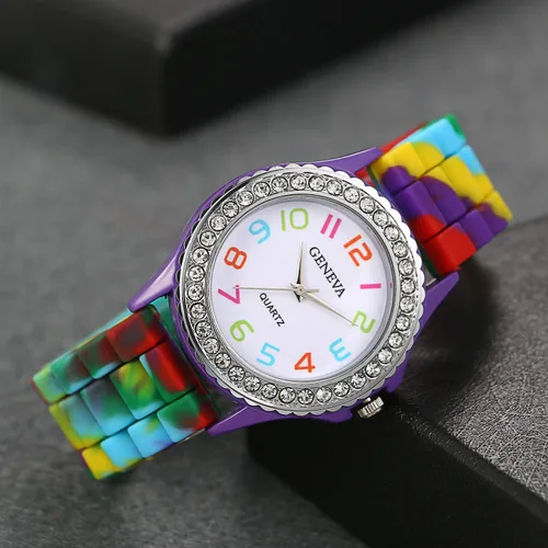 Vista 2 de Lancardo Reloj de cuarzo para mujer, con diamantes de imitación, color arcoíris, de silicona, divertido, juego colorido, casual, para jugar